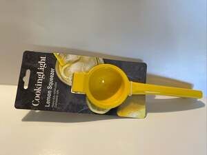CookingLight Heavy-Duty Yellow Metal Lemon Squeezer Manual Citrus Juicer